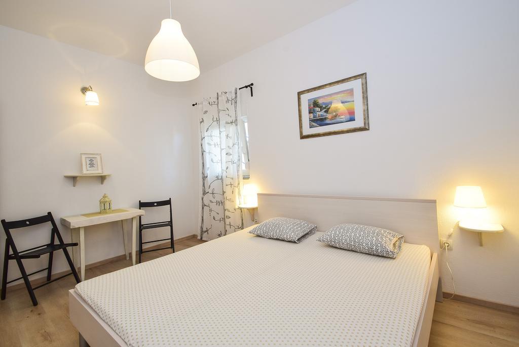 Amadrian Apartments Шибеник Екстер'єр фото