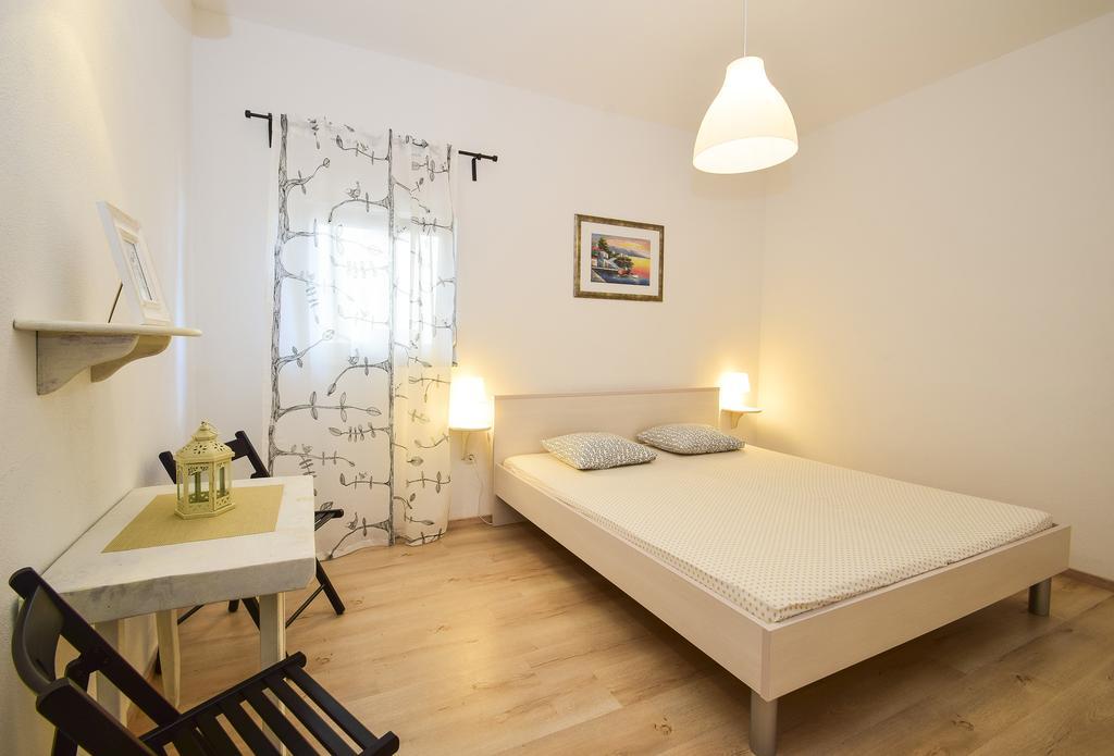 Amadrian Apartments Шибеник Екстер'єр фото