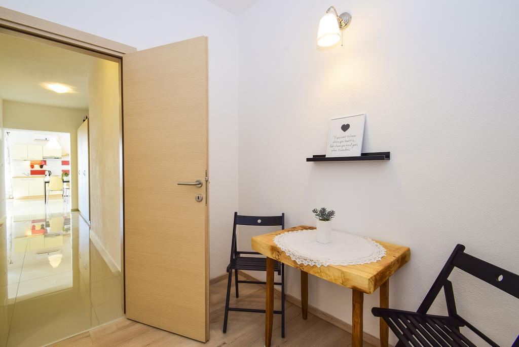 Amadrian Apartments Шибеник Екстер'єр фото