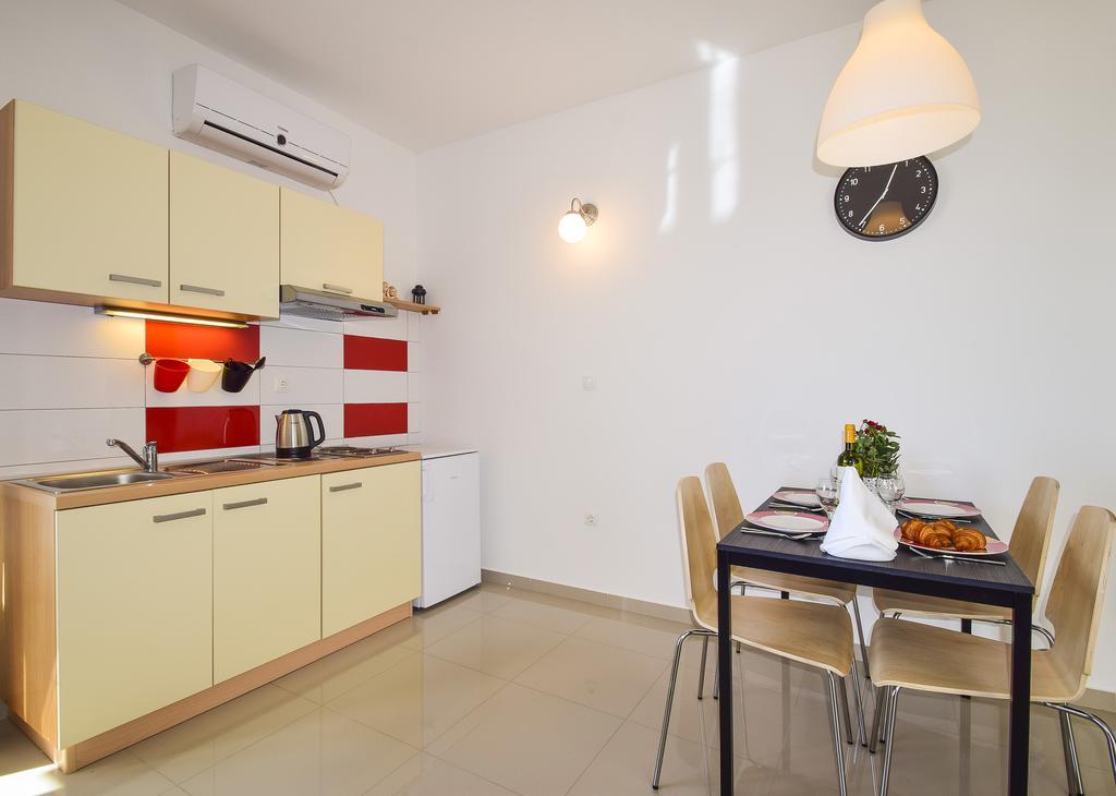 Amadrian Apartments Шибеник Екстер'єр фото